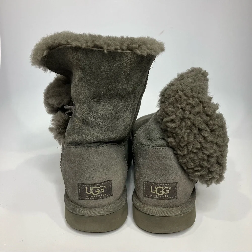 UGG Bailey Button gray suede‎ boots size 8